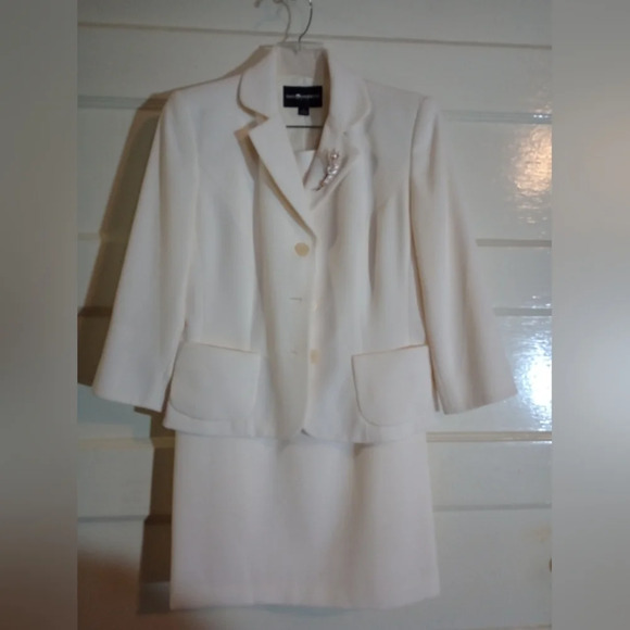 Sag Harbor Jackets & Blazers - Sag harbor size 8 women's two-piece skirt/suit beautiful, like new